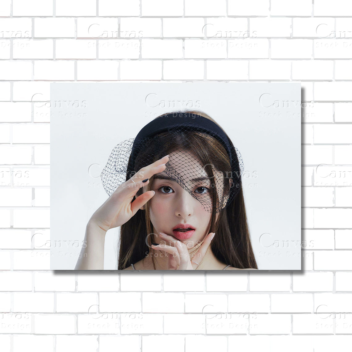 Huh Yun-jin Canvas Wall Art – K-Pop Rising Star Poster Print