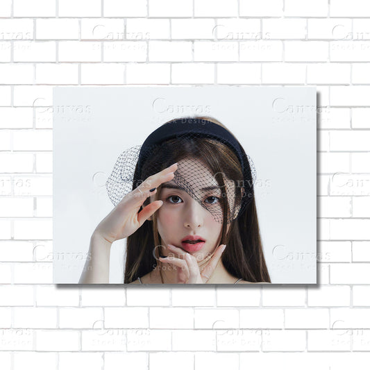Huh Yun-jin Canvas Wall Art – K-Pop Rising Star Poster Print